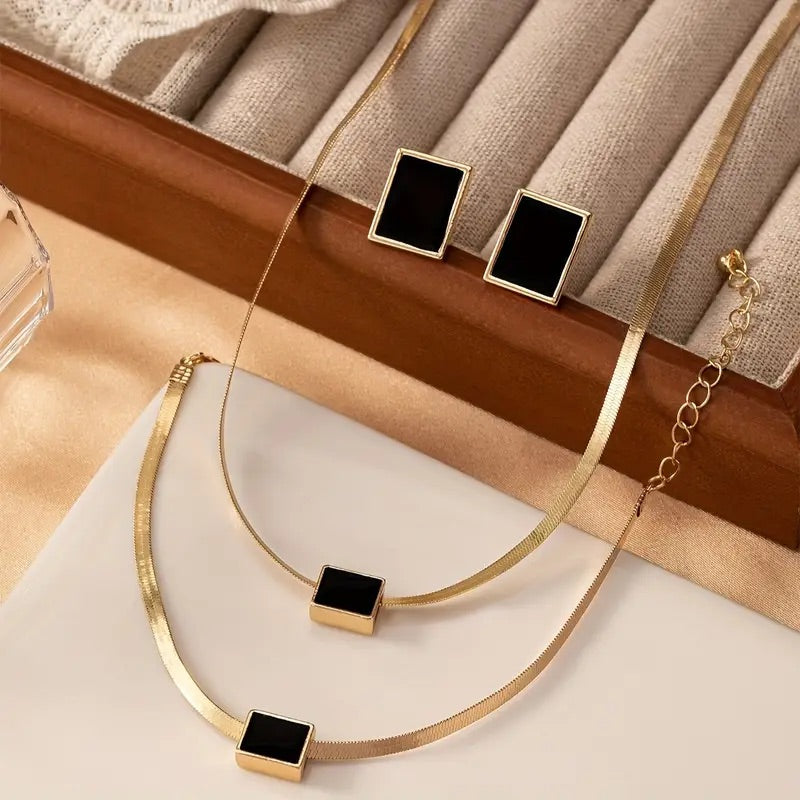 Halsband med en droppe-hänge och armband med en droppe-hänge i set med örhängen